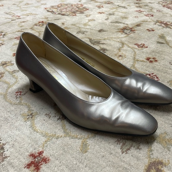 Salvatore Ferragamo Tortora style heels - Picture 2 of 8